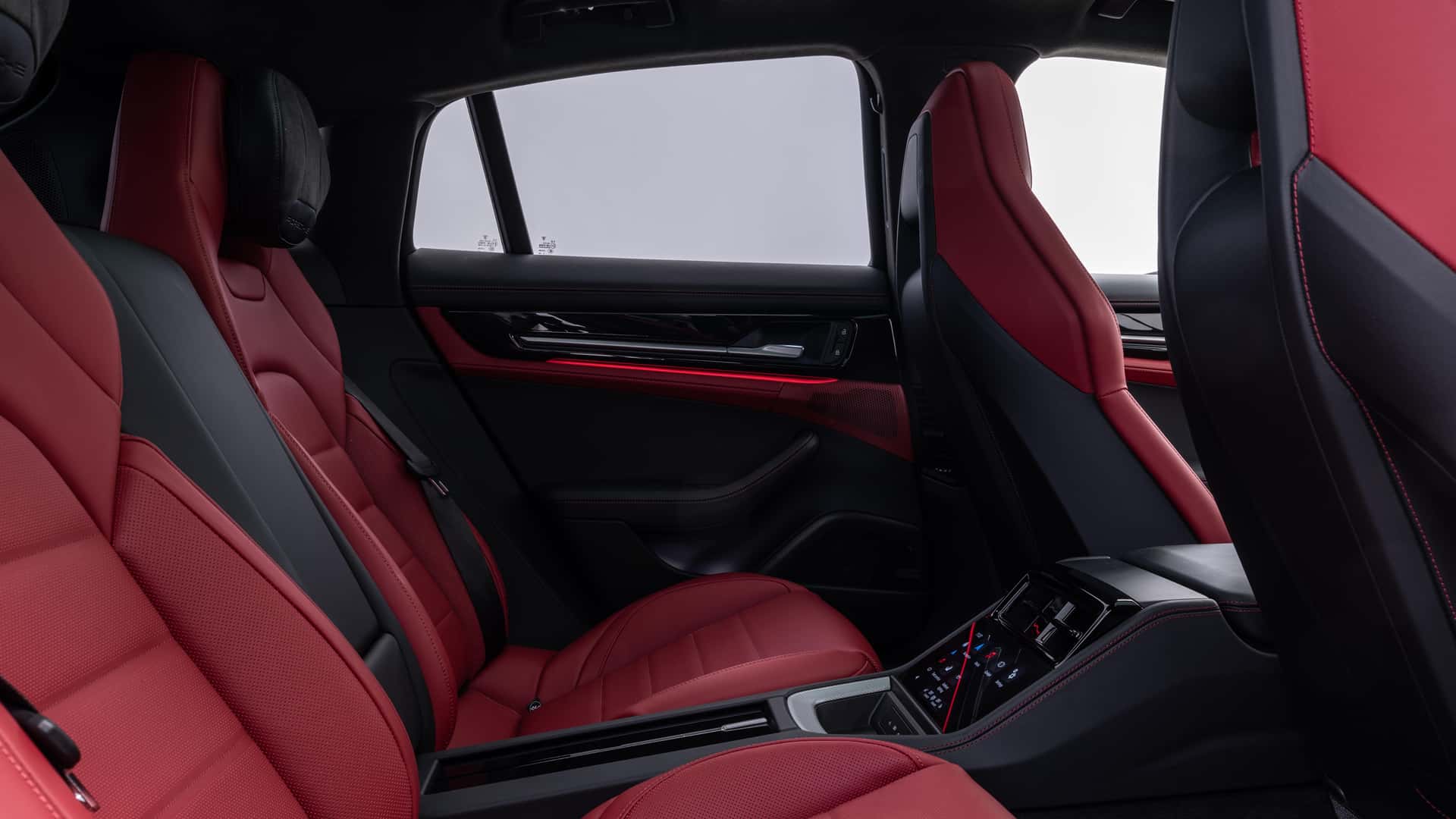 Интерьер нового Porsche Panamera показали перед его премьерой Porsche Panamera