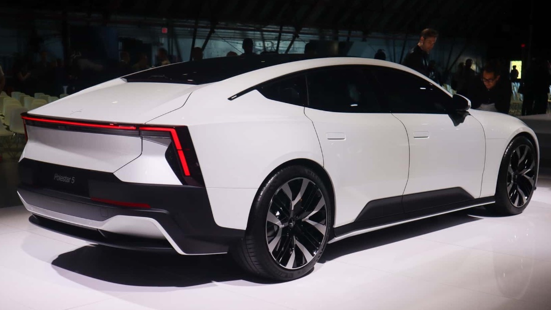 Почему на новом седане Polestar нет заднего стекла Polestar 5