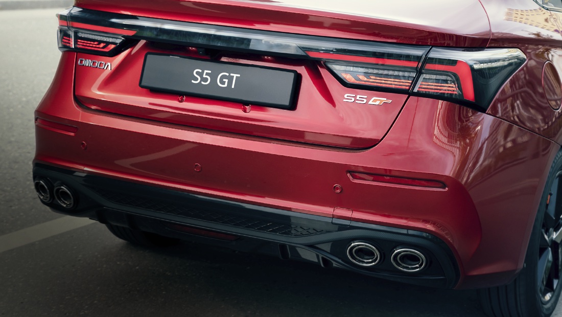 OMODA S5 GT вид сзади