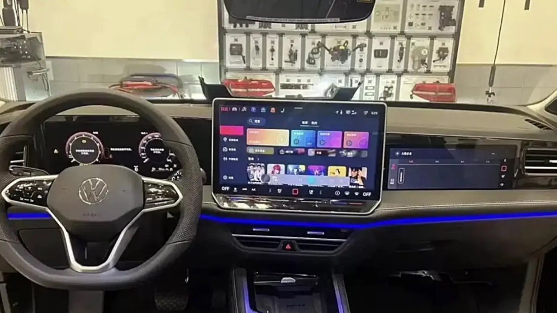 Три экрана у Volkswagen Magaton 