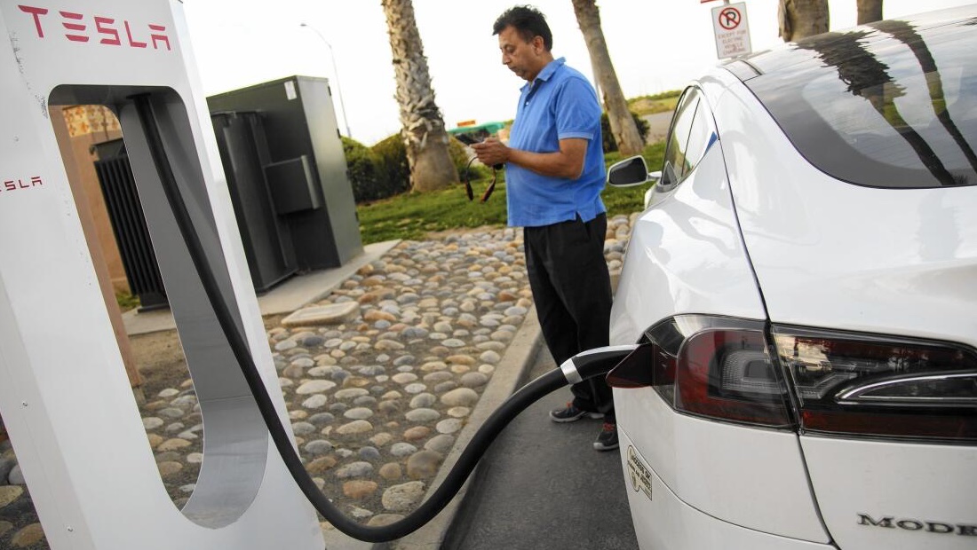 Прощание с EV-эйфорией: почему в США всё больше мощных электромобилей, но их всё равно не покупают бум электромобилей
