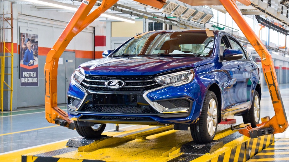 Lada Vesta и Lada Largus получили ярко-синий окрас Синяя Лада