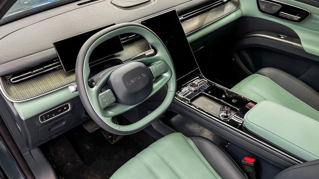 Lepas — новый бренд от Chery: стали известны комплектации первого кроссовера марки Lepas L8 салон