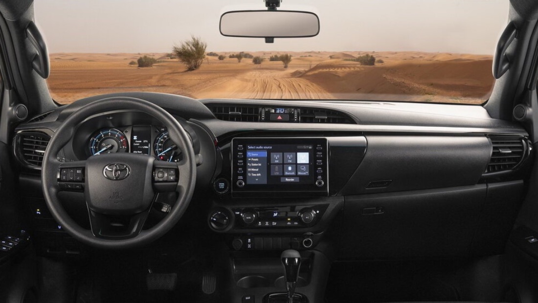 Toyota Hilux 2022 салон