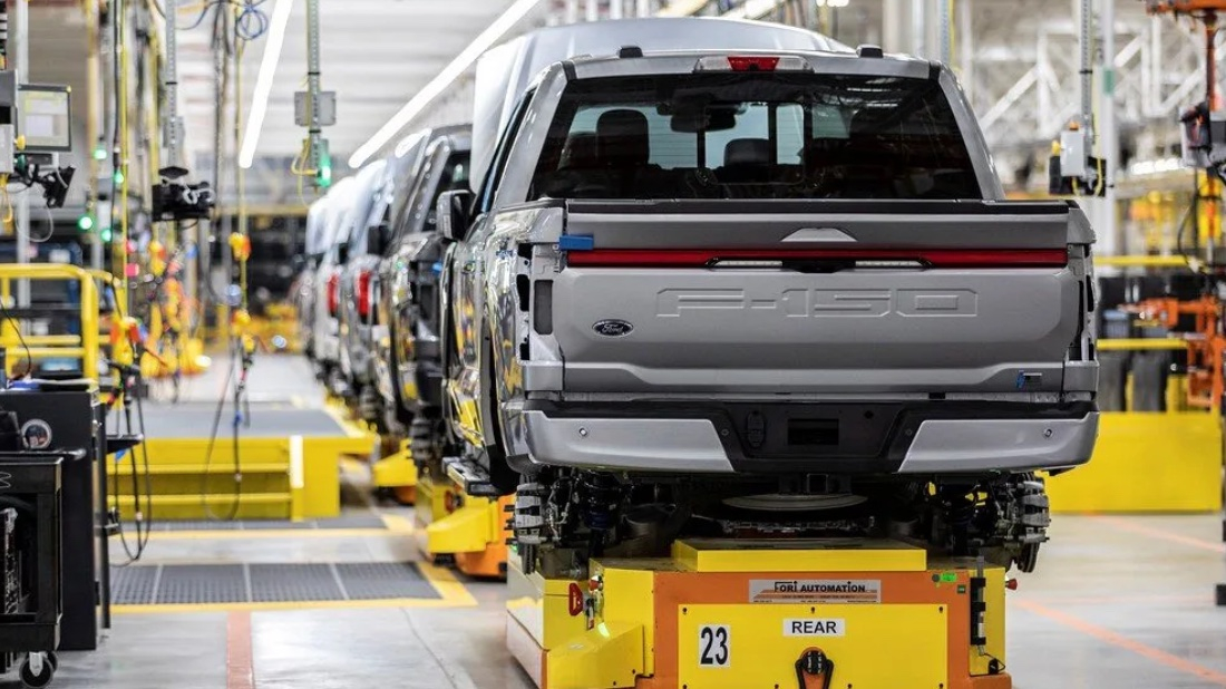 Зачем на заводах Ford каждый двигатель собирают и снова разбирают каждый день Сборка Ford