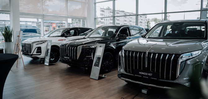 HONGQI АВТОДОМ Варшавка и HONGQI АВТОДОМ Восток провели совместный день открытых дверей для поклонников премиального бренда