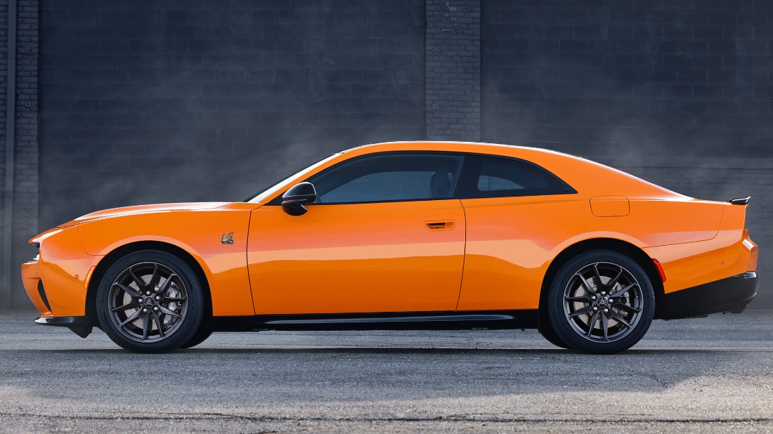 Новый Dodge Charger: бензиновый взлетел по продажам, а электрический почти не покупают Dodge Charger