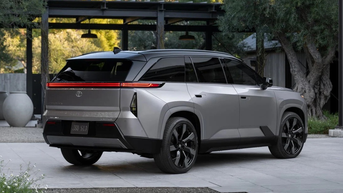 Toyota Highlander EV 2027 