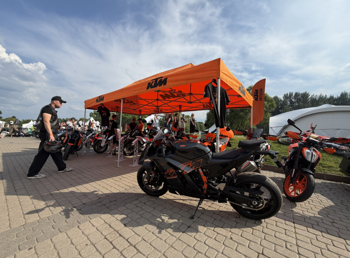 Гости блюз-байк фестиваля Suzdal Blues смогли оценить сразу 9 моделей мотоциклов, представленных в КТМ АВТОДОМ