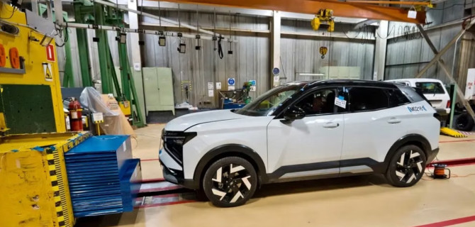 Lada Azimut разбили в краш-тестах
