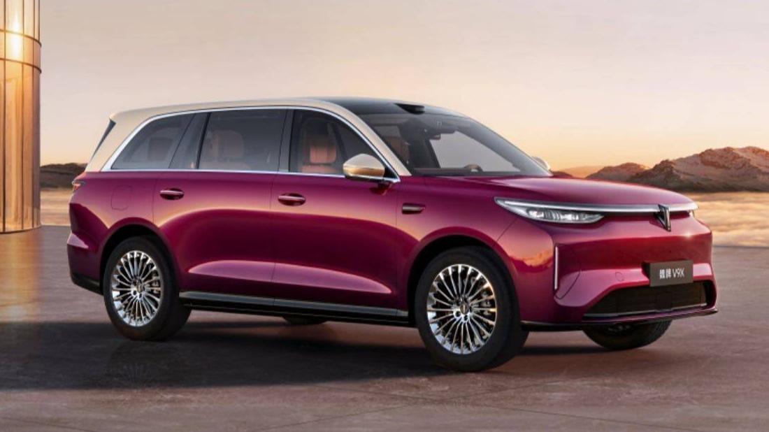 Старт продаж кроссовера WEY V9X в России решили не затягивать – начнутся уже в сентябре WEY V9X.