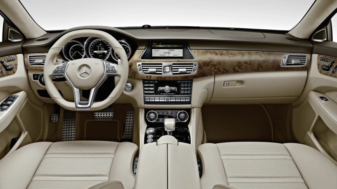 Mercedes Benz CLS - интерьер 2013 года