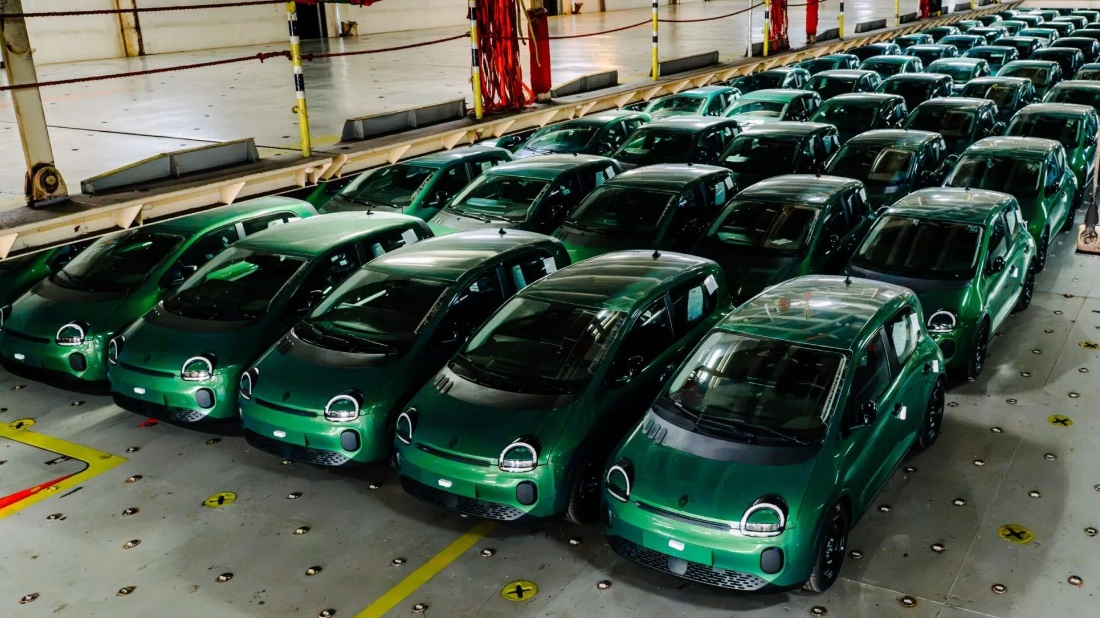Почему Renault Twingo официально продвигают под прозвищем "лягушонок" Renault Twingo E-Tech доставлены в Великобританию. Фото компании Renault 1
