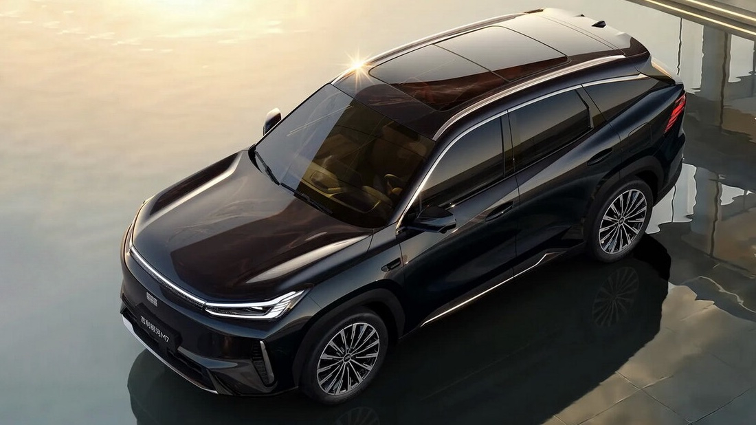 В июле в России начались продажи сразу 11 новых автомобилей Geely Galaxy M7