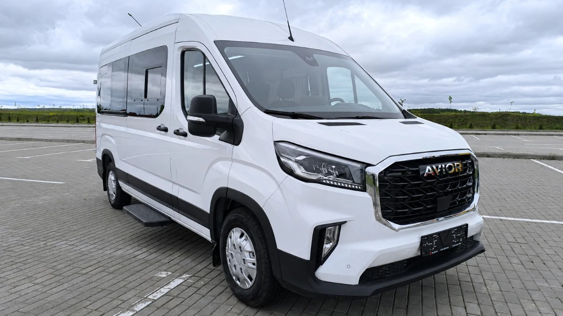 Avior Touring Bus