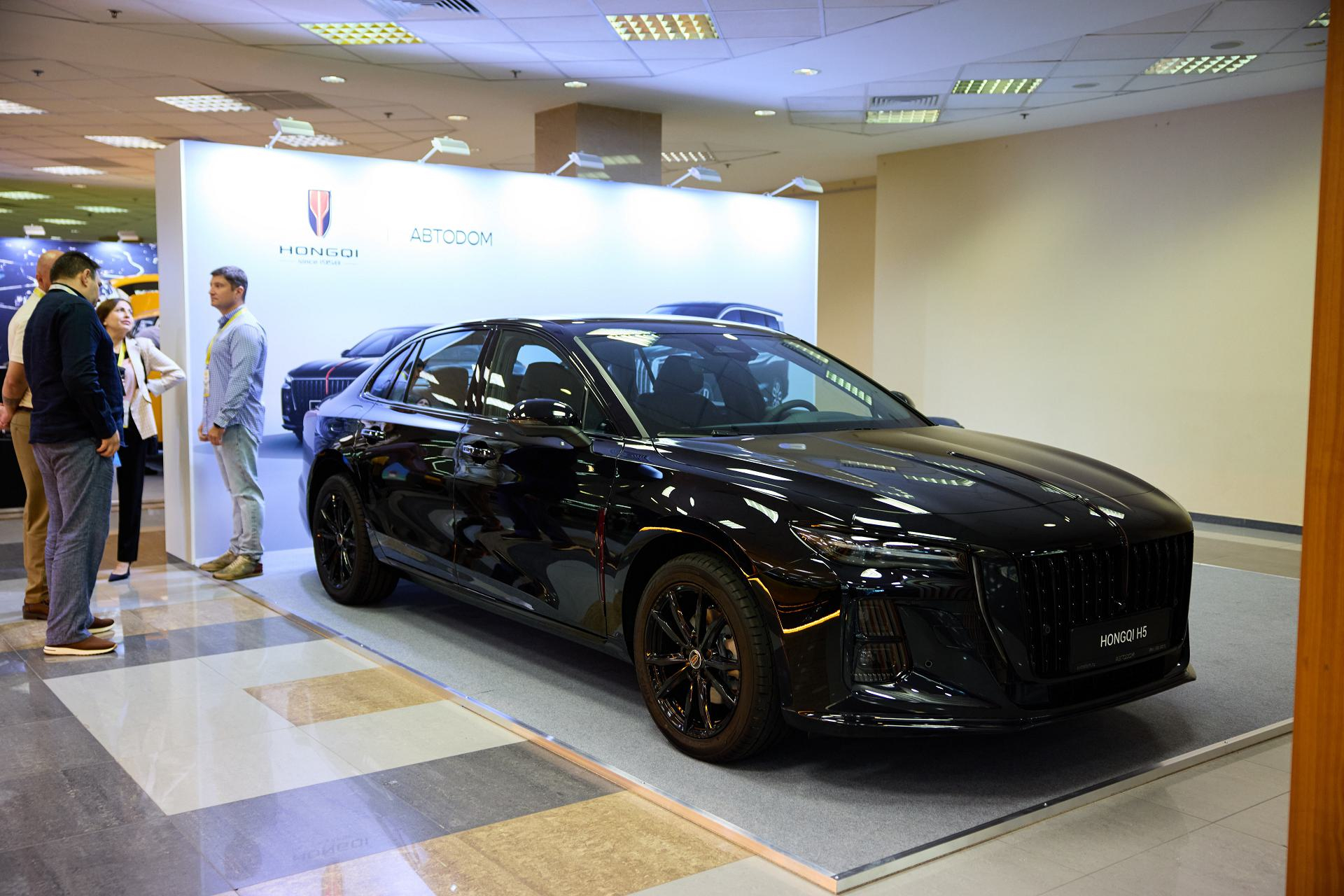 ГК АВТОДОМ представил гостям Международного Евразийского форума такси HONGQI HQ9 и HONGQI H5 Black Edition