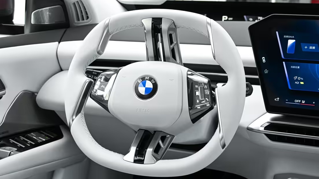BMW представил удлиненный кроссовер iX3