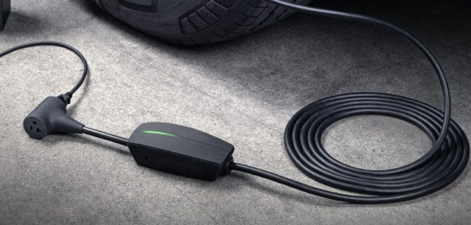 Tesla Model Y Premium Gets Vehicle-to-Load (V2L)