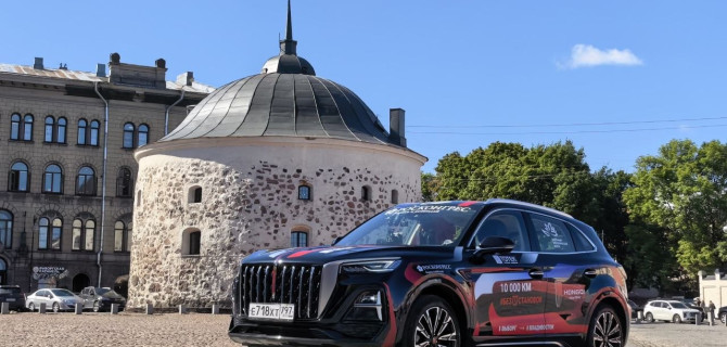 От Балтики до Тихого океана: HONGQI HS5, представленный в HONGQI АВТОДОМ, бьет рекорд в 10 000-километровом марафоне