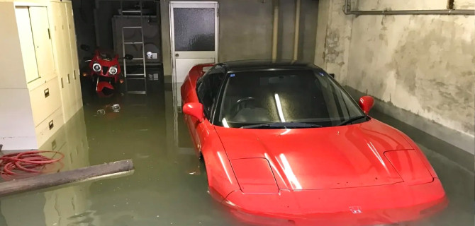 Утопленная Honda NSX