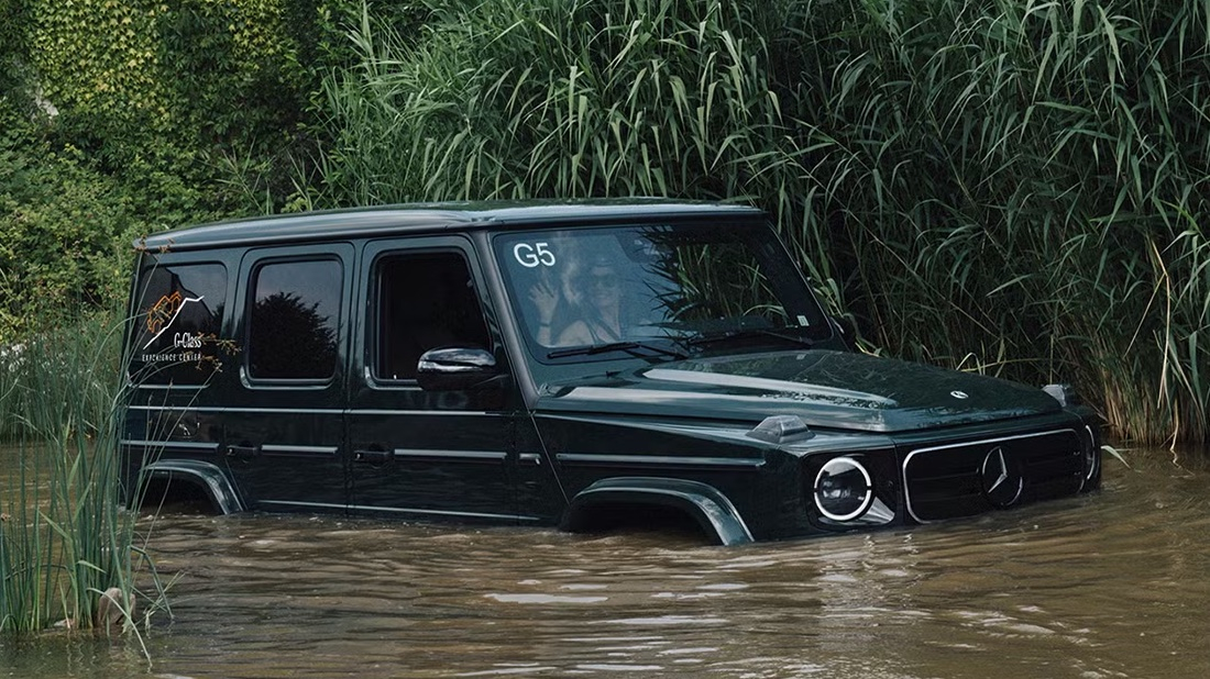 Mercedes-Benz запатентовал технологию передвижения по воде с помощью надувного "спасательного круга" Mercedes-Benz G-Class