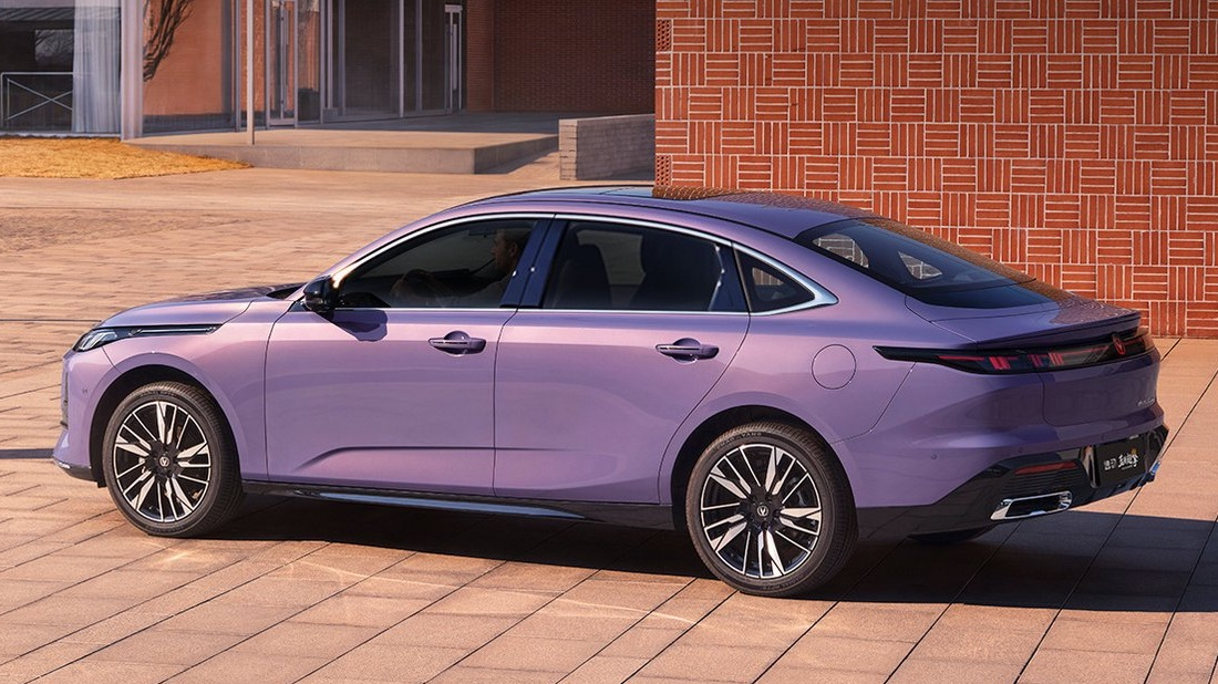 Changan Eado Max готовится к дебюту в России: что известно о новом седане Changan Eado Max