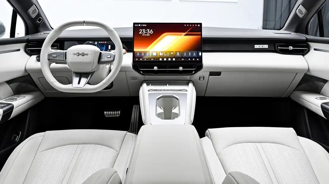 Почему новый BYD Formula S называют "убийцей" Porsche Taycan и Xiaomi SU7 BYD Formula S салон
