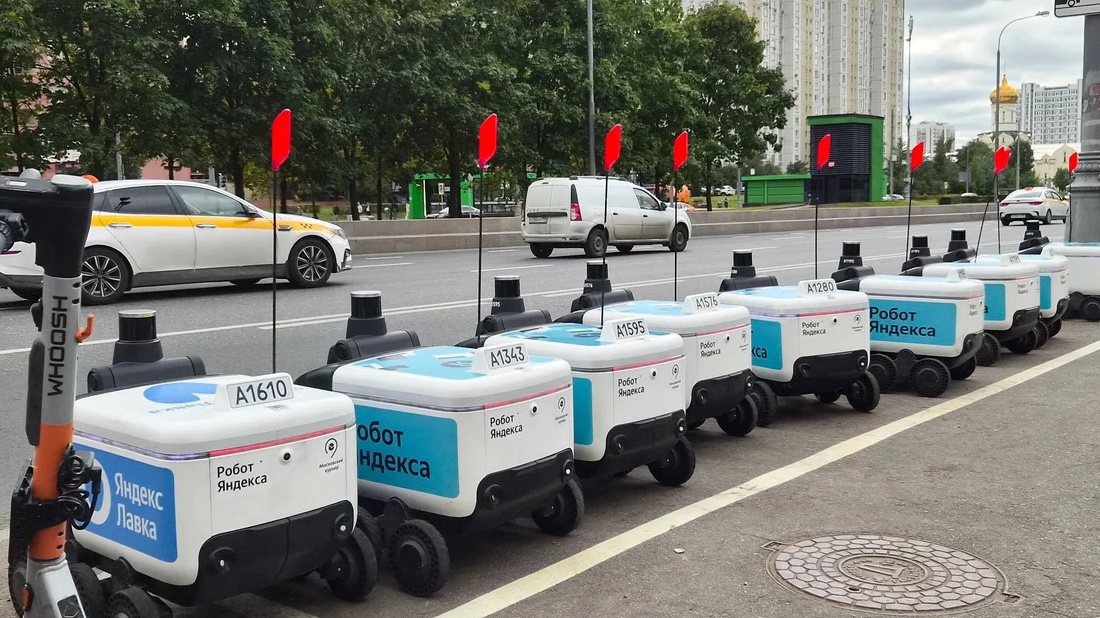 В Москве появились 234 парковки для роботов-доставщиков: зачем роверам отдельные места Парковка для роботов-доставщиков