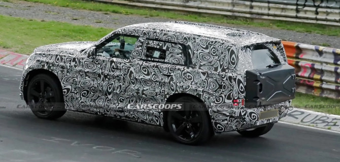 Шпионский снимок Land Rover Defender Sport с ящиком на задней двери