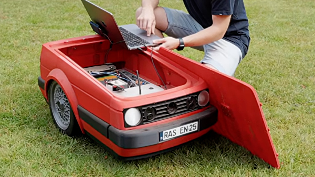 Газонокосилка в стиле VW Golf GTI