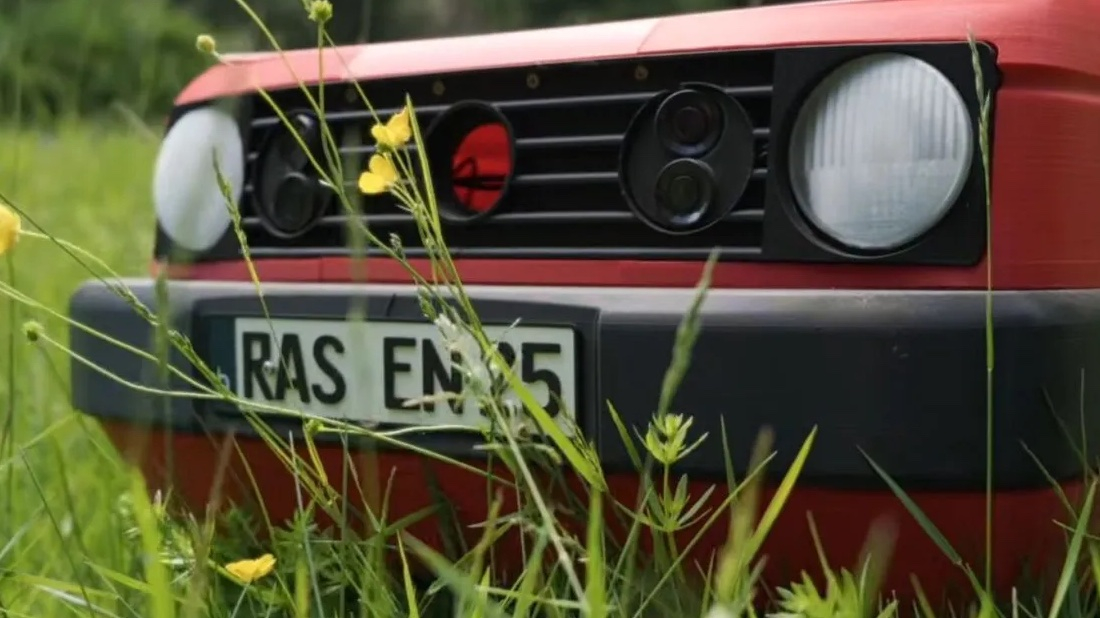 Газонокосилка в стиле VW Golf GTI