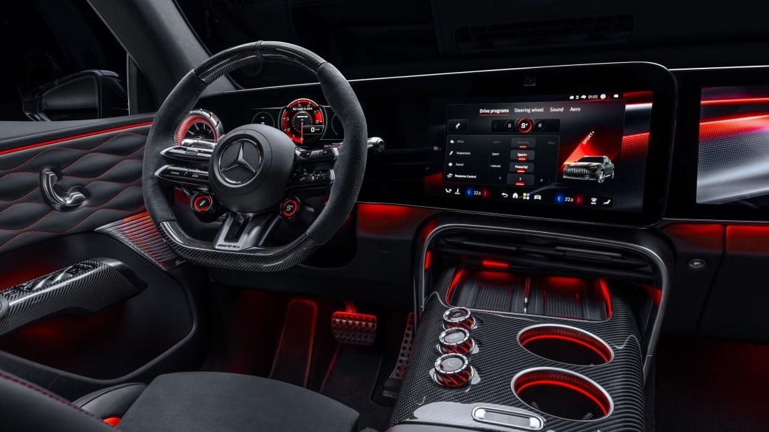 Салон нового Mercedes-AMG GT SUV