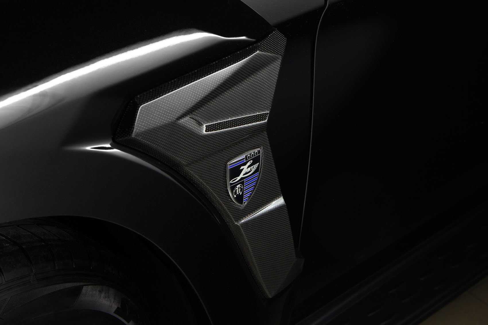 Mercedes-Benz_GL_Larte_Design_7.jpg