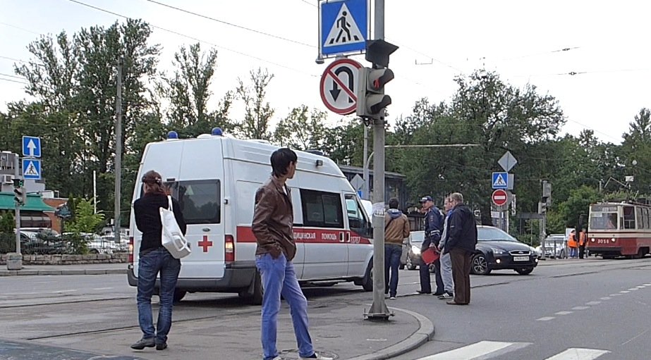 ДТП на Лесном проспекте с скорой помощью