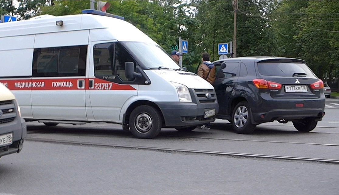 ДТП на Лесном проспекте с скорой помощью