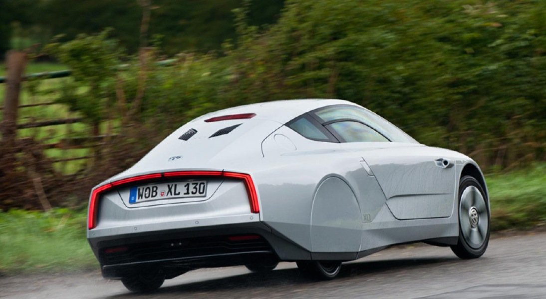 Ультра современный "однолитровый" Volkswagen XL1 будет стоить в Англии около 100 тысяч фунтов Volkswagen XL1