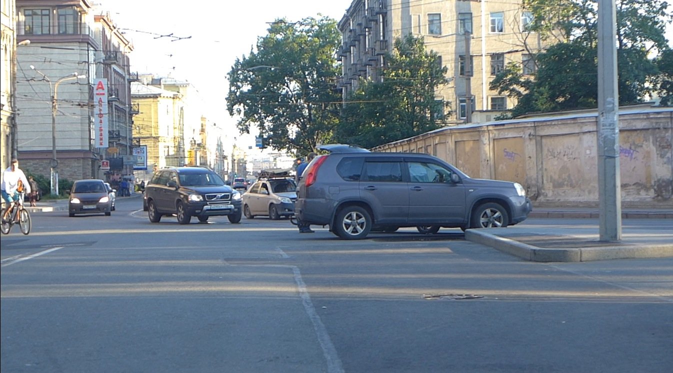 Nissan X-Trail и Opel Meriva столкнулись на Лесном проспекте (Академика Лебедева) ДТП на улице Академика Лебедева
