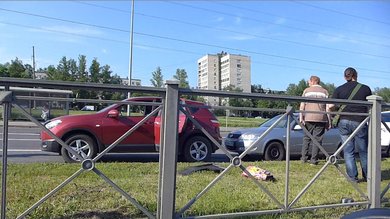 Массовая авария у пешеходной зебры на проспекте Блюхера ДТП на маршала Блюхера