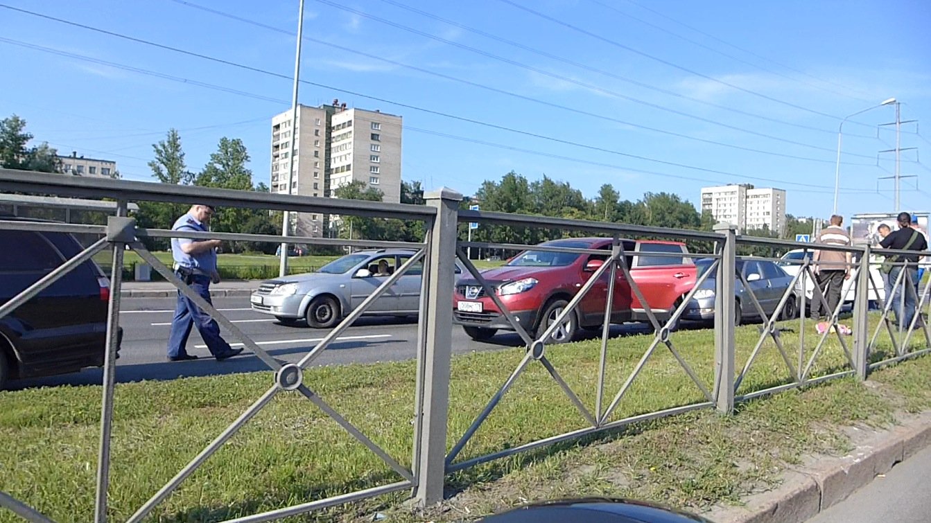 Массовая авария у пешеходной зебры на проспекте Блюхера ДТП на маршала Блюхера