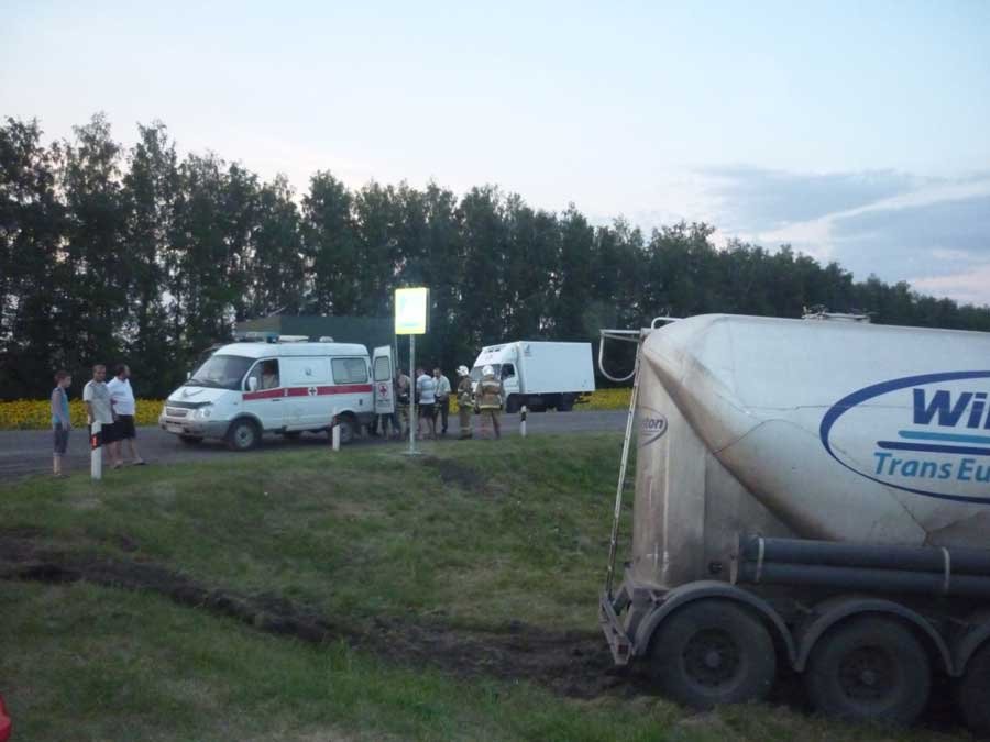 В ДТП на трассе Борисоглебск-Курск в лобовую столкнулись грузовик DAF и Вазовская "десятка" ДТП в Курске