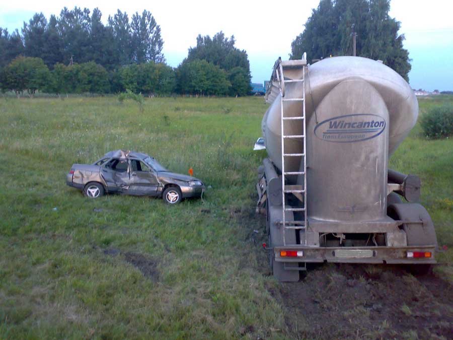 В ДТП на трассе Борисоглебск-Курск в лобовую столкнулись грузовик DAF и Вазовская "десятка" ДТП в Курске