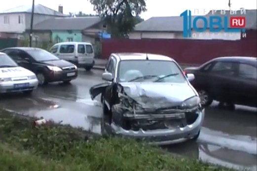 ДТП с тремя машинами и опрокидыванием Ford Focus на крышу ДТП в Челябинске