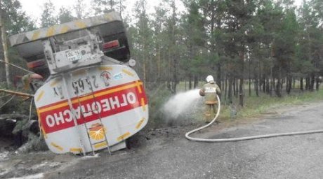 Опрокинулся бензовоз