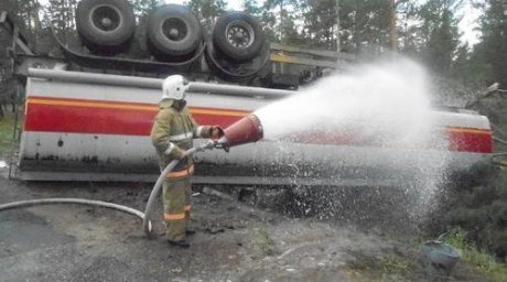 Опрокинулся бензовоз