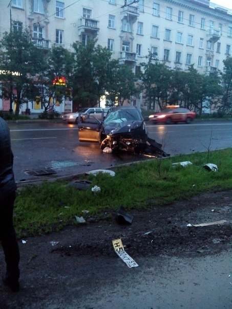 Ранним утром в Мурманске пьяные ребята на Mitsubishi устроили массовую аварию ДТП в Мурманске