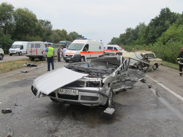 В страшной аварии на автодороге Одесса-Киев погибли три человека, 13 пострадавших Лобовое столкновение под Одессой