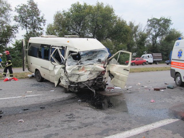 В страшной аварии на автодороге Одесса-Киев погибли три человека, 13 пострадавших Лобовое столкновение под Одессой