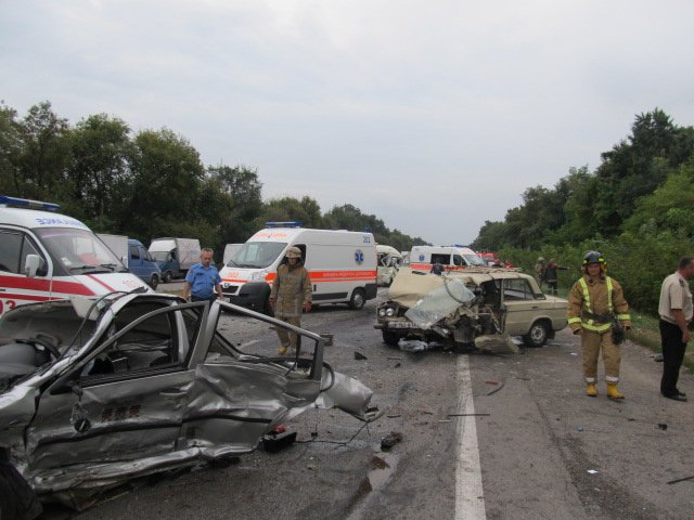 В страшной аварии на автодороге Одесса-Киев погибли три человека, 13 пострадавших Лобовое столкновение под Одессой