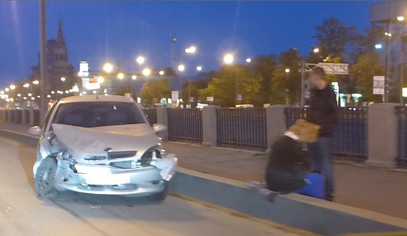 BMW Coupe и хэтчбэк KIA разбились на набережной Обводного канала ДТП на набережной Обводного канала