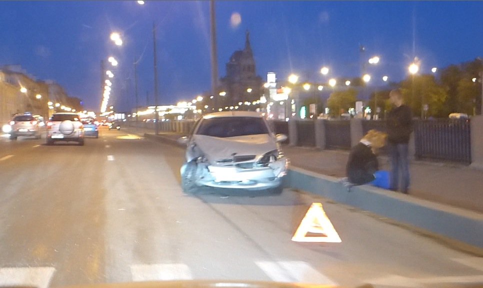 BMW Coupe и хэтчбэк KIA разбились на набережной Обводного канала ДТП на набережной Обводного канала